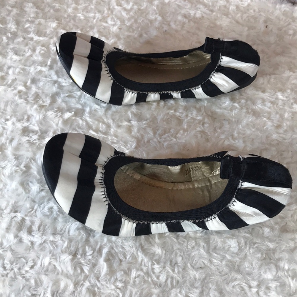 Flats - Picture 2 of 7